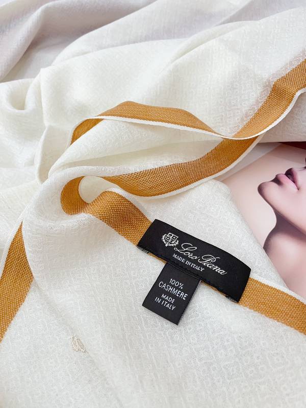 Loro Piana Scarf LPC00040 Loro Piana Scarf LPC00040